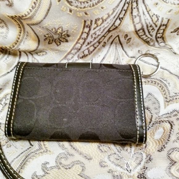 Coach clutch with strap. Zipper and buckle closure - Picture 6 of 7